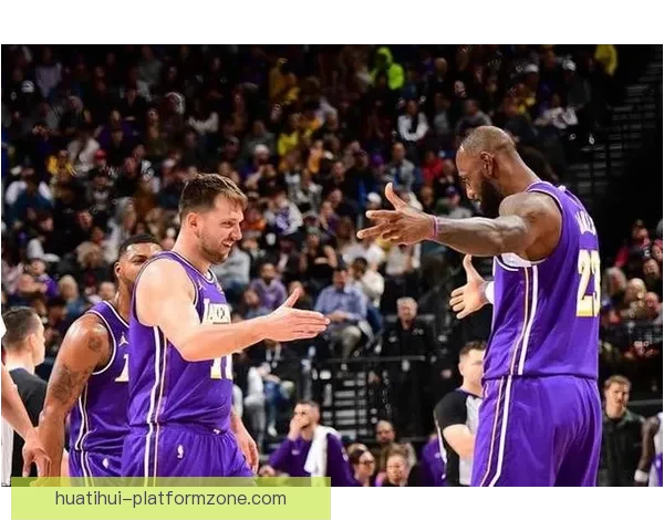 东契奇60分8连胜庆祝闭眼累瘫 湖人全队为他狂欢祝贺